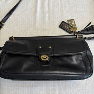 Vintage Coach Soho Black Leather Turn lock Bag. F1220-22062. Early 2000’s